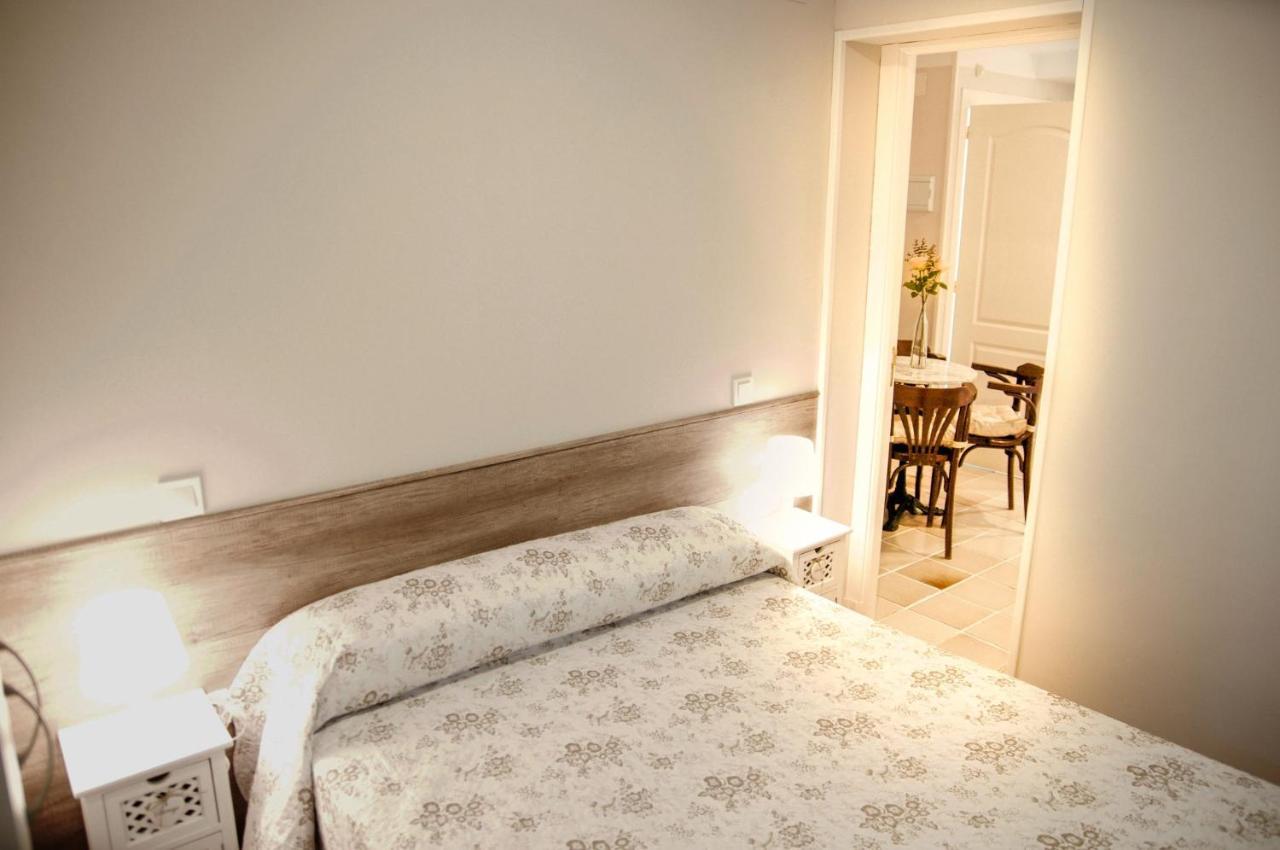Apartamentos Individuales Con Piscina 갈라파가르 외부 사진